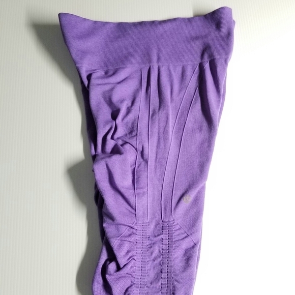 Lululemon Purple Yoga Crop Ruched Leggings with Wide Waist Band, size 8 - Picture 5 of 9